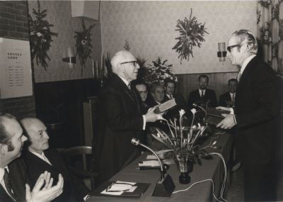 Gemeenteraad-bij-afscheid-Joop-Galesloot
Hotel,restaurant,café “Nederhorst”. Afscheid van Joop Galesloot van de
Gemeenteraad Nederhorst den Berg.
