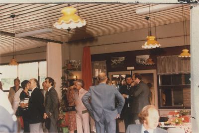 Inwijding kleedkamers
Na 12 ½ jarig bestaan, opening van nieuwe kleedkamers.
Dit wordt gevierd in de kantine van voetbal vereniging S.C. Nederhorst.
Trefwoorden: Voetbal