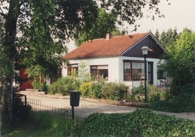 Woning-De-Paddestoel
De Paddestoel, Middenweg 54a.
Het huis is in 2008 helemaal veranderd en hoger gemaakt.
