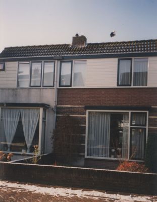 Woonhuis-Overmeerseweg-104
Bewoner is Eli Baar (geh. Met Ria Overes)
Links woont Willem Clement)
