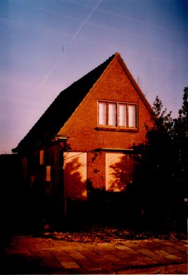 Huis-van-de-kruidenier-met-de-winkel-links
Huis van tante Pie  (vrouw van Arie Snel (Arie Slaai)) de kruidenier. De winkel was links van dit huisje
