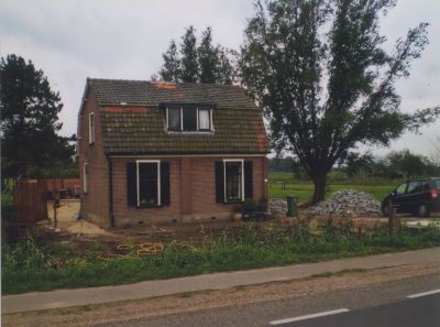 Inmiddels-afgebroken-huis
Middenweg 70 J.Kostelijk.
Voorheen J Hiemstra.
Huis is van ongeveer 1930.
