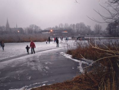 IJsbaan
De IJsbaan van IJsclub Nederhorst den Berg.
Achter de sporthal.
