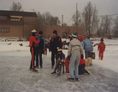 Startpunt-Schaatsen
IJsclub Nederhorst den Berg.
Dit startpunt was achter wasserij Lamme   (v/h Welgelegen).
Trefwoorden: IJsbaan