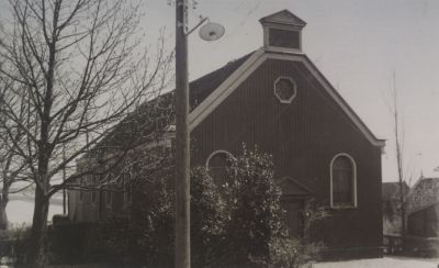 Gereformeerde-kerk
Dit was de eerste Gereformeerde kerk.
In 1938 gesloopt.
Op deze plaats is de nieuwe kerk gebouwd.
