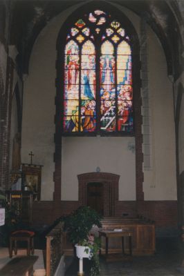 H-Maria-Hemelvaart
Mariaraam uit 1931 Glas in lood .
Maria ten Hemelopneming
Kroning van Maria Vaandel v d Derde orde van St Franciscus
Beeld Heilige Maria van Lisieux Preekstoel  1940-
Atelier Cuypers Roermond  
Schenking van de Processie Broederschap
