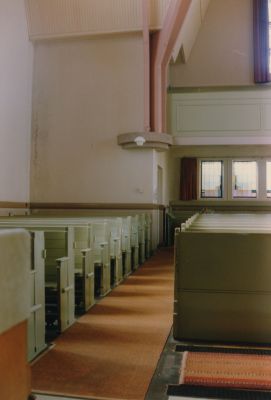 Gereformeerde-kerk-Interieur-van-de-kerk
Gereformeerde kerk, Dammerweg, Interieur van de kerk. Op de achtergrond het balkom.
Trefwoorden: Gereformeerde kerk