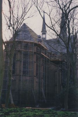 Restauratie-R-K-Kerk
R K Kerk Restauratie van de kerk Dit is een nooddeur bij de hoofdingang
Trefwoorden: R.K. Kerk. Heilige Maria Hemelvaart.