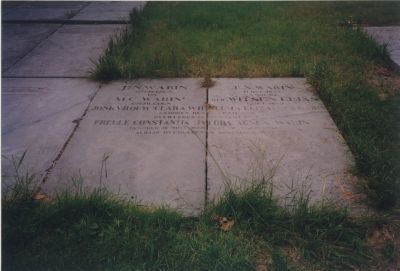 Grafstenen-Familie
Familiegraf van de fam Warin. Op de  oude begraafplaats achter de kerk op de Kerkbrink in Hilversum.
