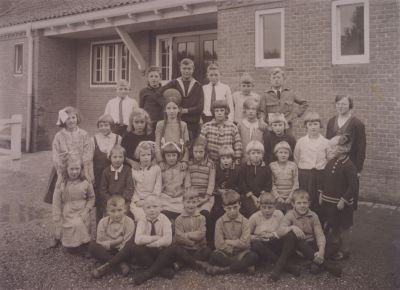 Jozefschool
Schoolklas met juffrouw.
Zie 1-47-5a.
