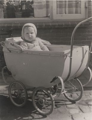Kind-in-kinderwagen
Kindje in kinderwagen
