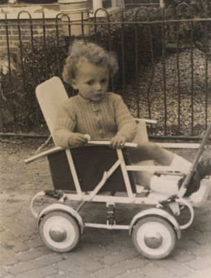 Kind-in-kinderwagen
Kind in kinderwagen

