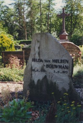 Graf-van-Hilda-van-Melsen-Bouwman
Haar man Leo was een van de mannen die in Indonesië tot 1950 opgekomen 
is voor zijn nummer , drie jaar lang voor de politionele acties.
