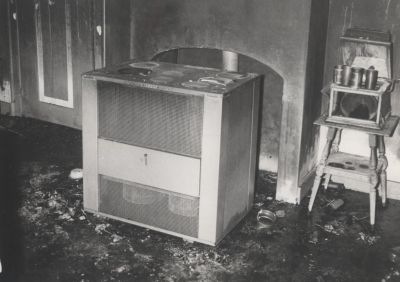 De-dag-na-de-brand
Interieur van de parterre van het het kasteel de dag na de brand januari 1971.
