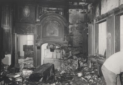 Kasteelbrand
Interieur van het kasteel de dag na de brand.
