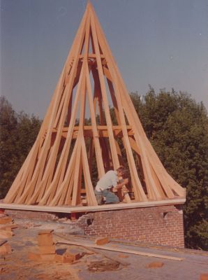 Restauratie-toren-kasteel
De toren van het kasteel wordt hersteld. 
Bij de brand was deze toren verloren gegaan.
