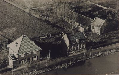 Luchtfoto-van-de-Voorstraat
Voorstraat 39. Dr. Roelofsen.
Reeweg 1, boerderij 