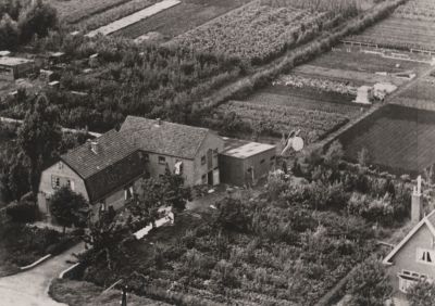 Woonhuis-met-Koolschuur
Woonhuis met koolschuur van de familie Kostelijk.
Het huis is gebouwd in 1925.
