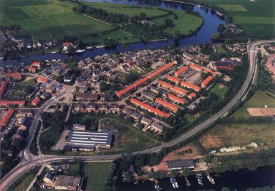 Luchtfoto-Overmeer
Overmeer Noord.
Het gebouw van de  