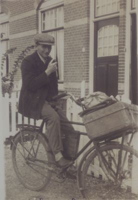 De-lapjeskoopman
Gerard Stalenhoef de Lapjes Koopman bij de Korvershuisjes aan de Overmeerseweg
