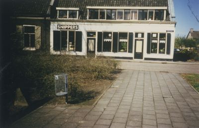 Speelgoed-winkel-Snippers
“Snippers” cadeauartikelen ,speelgoed,etc.
Deze winkel was van Henny Pos.
Daarnaast was het woonhuis.
