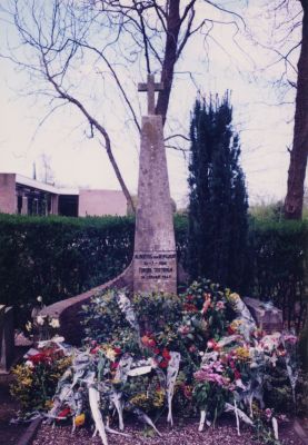 Monument-gevallenen-Tweede-Wereldoorlog
Monument van de gevallenen Tweede Wereld Oorlog -  Ter nagedachtenis aan de bij de razzia van januari 1945 neergeschoten Bergers
Trefwoorden: Afbeelding