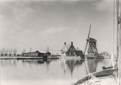 Garstermolen-vanaf-Het-Grote-Eiland
Garstermolen vanaf het Grote Eiland  Nederhorst den Berg. 
Overzijde is de provincie Utrecht Nigtevecht hoort bij Loenen aan de Vecht sinds 1964.
