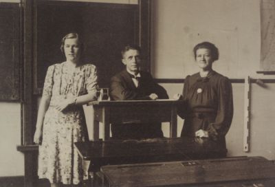Onderwijzend-personeel
Onderwijzend personeel.
V.l.n.r Mw. Helderman, de heer Kalter, Mw. de Geus.
