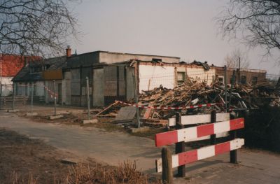 Sloop-Garage-Den-Berg
Garage Den Berg De garage wordt afgebroken-  Eigenaar Harry Galesloot
Trefwoorden: Gebouw