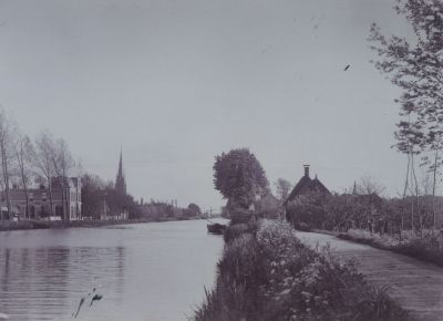 Zicht-op-R-K-Kerk
Links de toren van de Katholieke kerk
Trefwoorden: Reevaart