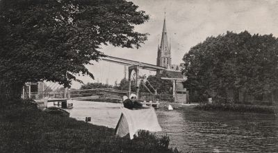 Reevaart-vanaf-de-Voorstraat
Reevaart met de Brug-  Op de achtergrond De Rooms Katholieke Kerk
Trefwoorden: Reevaart