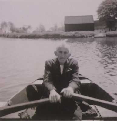 Overvaren
Overhaal .
Voor een dubbeltje naar de overkant.
