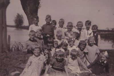 Groep
Rooms Katholieke Jozefschool Dammerweg 7.
Achter de school aan de Spiegelplas.
Trefwoorden: Onderwijs
