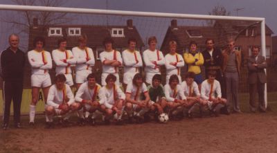 Kampioen 1ste klasse S C Nederhorst
Achter v.l.n.r.
Flip Bouwer, Willem Clements, Ad van Benschop, Jan van Kooten, Gert Hagen, Adri Smits, Cees  Bouwer, Ben Baar, 
Adri Stalenhoef, Therapeut Max Boekhorst, Bas Brouwer, Job van Mer.
Voor v.l.n.r.
Hans van Huisstede, Jan van Huisstede , Alois Hageman, Evert Voorn,  Peter Middelkoop, Jan Oosterbroek, Jan de Bruin, Remy 
Vossepoel.
Trefwoorden: voetbal