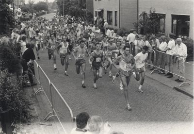 Ronde-van-Overmeer
Ronde van Overmeer.
 Rechts W van Huisstede.
 No 620 Gerie van Huisstede.
Trefwoorden: Sport, Duurloop, Hardlopen.