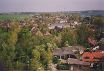 Gezicht-op-het-Kuijerpad
Gezicht op het Kuijerpad met de voorgrond de woning en werkplaats van Fons de Beer.
Het Kuijerpad werd ook wel Bullegang of Meijersteeg genoemd.

