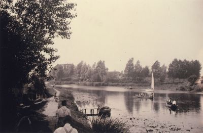 Jaagpad-Hinderdam
Fort Hinderdam is nog niethelemaal dichtgegroeid.
Het is teruggegeven aan de natuur
