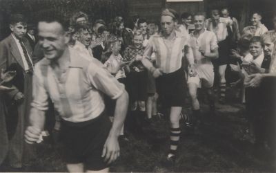 Lustrumwedstrijd-RKSV-V-B-O
Spelers bij lustrumwedstrijd RKSV. V.B.O
Tegenstander: Actif
Spelers; Jan van Benschop  L.Zn., Piet Dubelaar, Jan Mulders, Wim van Mer
Trefwoorden: Lustrumwedstrijd