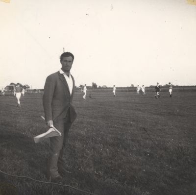 Alt-van-Huisstede-als-grensrechter
Avance veld. A. van Huisstede als grensrechter.
