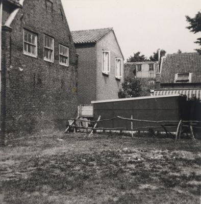 Verbouw woonhuis
Verbouw woonhuis aan de van Ruysdaelstraat.
Achterzijde v.d. voormalige R.K.Kerk .(links)
