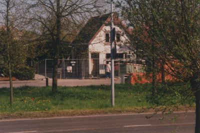 Verbouwing-Overmeerseweg-42
Verbouwing Overmeerseweg 42. Hier zat voorheen smederij Den Bak en Scherpenhuijsen
 later een verwarmingsinstalatiebedrijf, nu Groenestein tuinmachines
Trefwoorden: Verbouwing Overmeerseweg 42