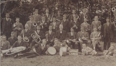 Crescendo
Muziekvereniging Crescendo op concours in Laren-  Geen jaartal bekend
Trefwoorden: Muziekvereniging