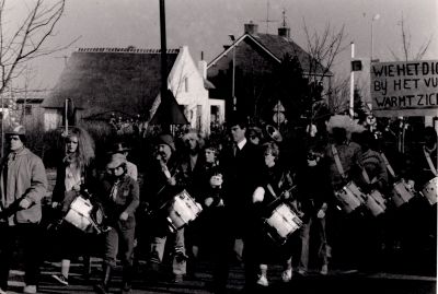 Crescendo-tijdens-de-carnavalsoptocht
Crescendo verkleed tijdens de carnavalsoptocht
Trefwoorden: Muziekvereniging