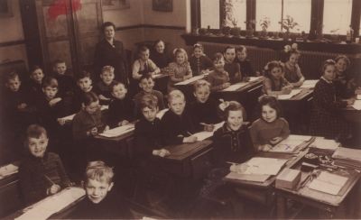 Warinschool
Een klas van de Warinschool met Juffrouw de Geus

