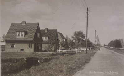 Uitzicht-over-Horstermeer
Nu Middenweg, vroeger heette het Hoofdweg.
Op achterkant kaart staat:
v.Harskamp , Oterleek, Alkmaar,
Afzender, Flip,
