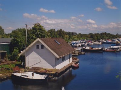 Achter-Vecht-en-Dijk
Woonboot achter Wasserij Vecht en Dijk, thans bekend als 