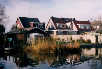 Huizen-aan-achterzijde
Dammerweg 64, 65, 66 achterzijde
Eerste woonhuis links + schuur moet plaats maken voor twee nieuwe woningen

