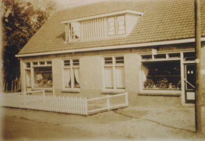 Winkelpanden
Panden van de familie Ketelaar.
Links slager Co Smit en rechts de winkel van Ketelaar.
