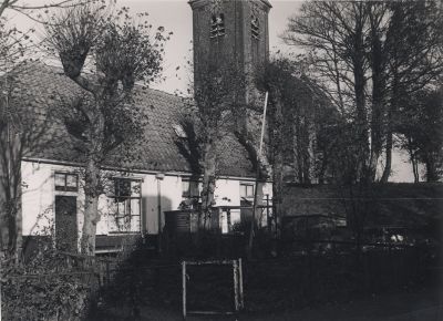 Pentekening
Links garage woonhuis annex cafe Schaper ,midden voormalig gemaal Horstermeer, rechts op de voorgrond de tochtsloot met daarachter de woningen van de Meerlaan , alle afgebroken .
Tekening uit de Atlas RAHN Haarlem onder de titel Horstermeer B. Brobbel Nederhorst den Berg 1946.
