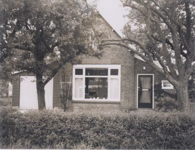 Tuinderswoning-Fam-J-Bezemer
Woning van de Fam J.Besemer.  Nu  bungalowpark De Vechtoever.
Trefwoorden: Kleine Eiland; Besemer; De Vechtoever.